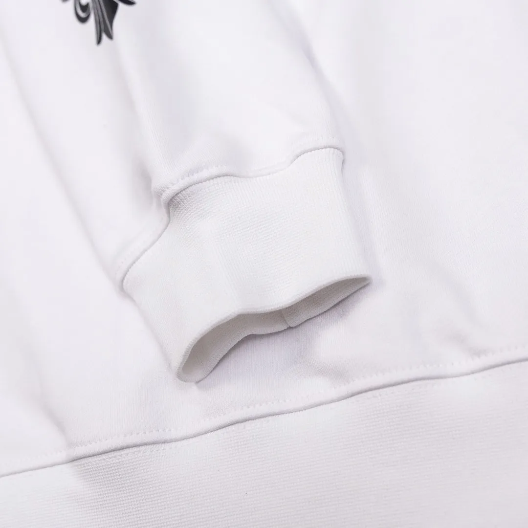 P190 Chrome Hearts/Chrome Hearts CH arm cross horseshoe Sanskrit off-shoulder round neck sweatshirt for women. Selected Xinjiang Chinese cotton fabric. The texture is delicate and soft, gentle and non-prickly. The loose version is not tight. It is an indispensable wardrobe item for goddesses!  Color: White Size "S M L